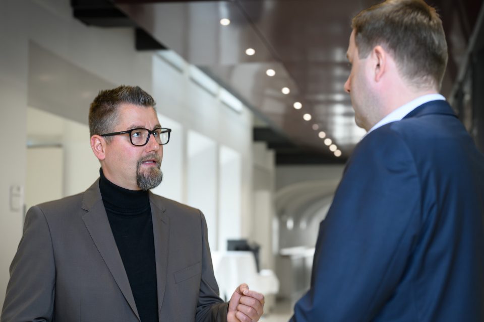 GR Manuel Matsche im Gespräch mit StR Raml